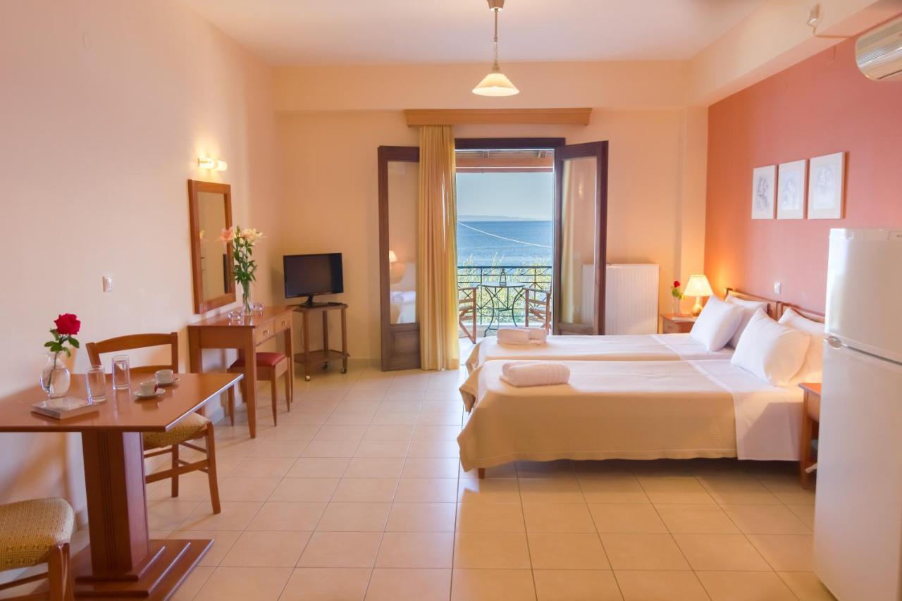Polichni Hotel Leonidio Ngoại thất bức ảnh