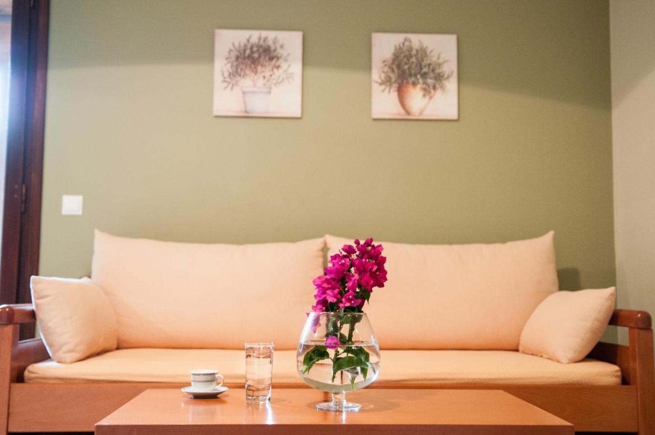 Polichni Hotel Leonidio Ngoại thất bức ảnh