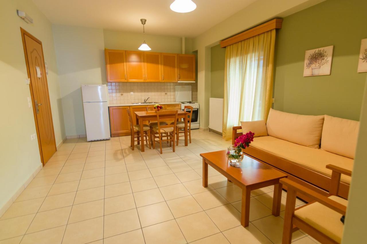Polichni Hotel Leonidio Ngoại thất bức ảnh