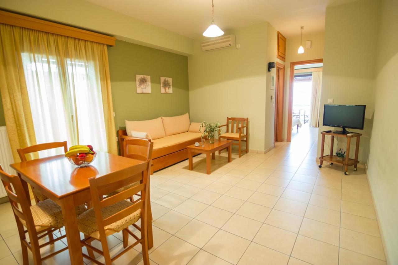 Polichni Hotel Leonidio Ngoại thất bức ảnh