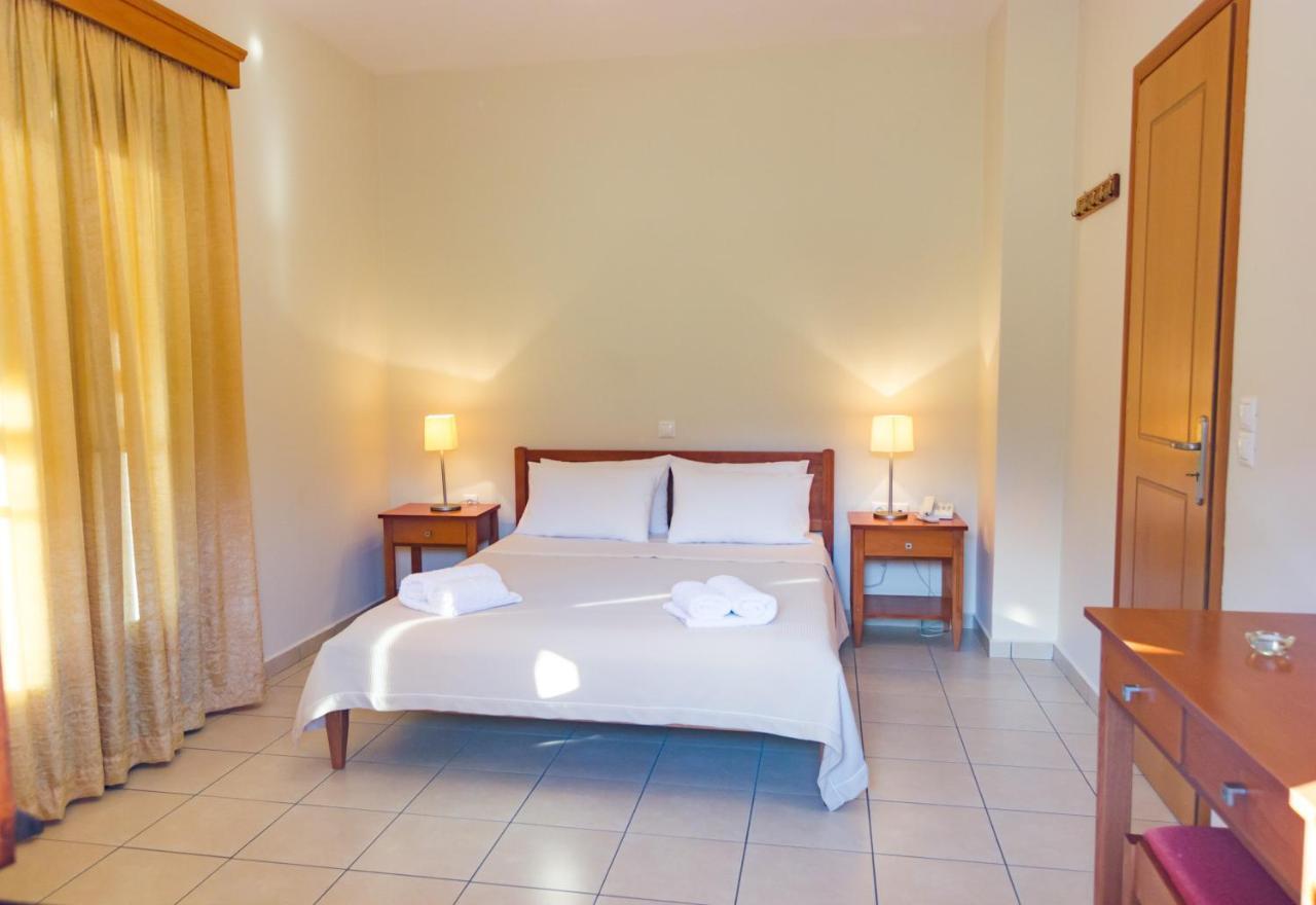 Polichni Hotel Leonidio Ngoại thất bức ảnh