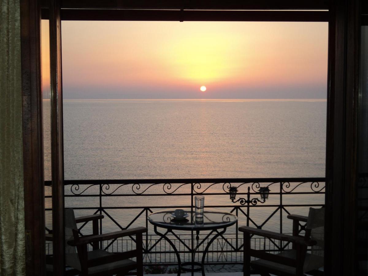 Polichni Hotel Leonidio Ngoại thất bức ảnh